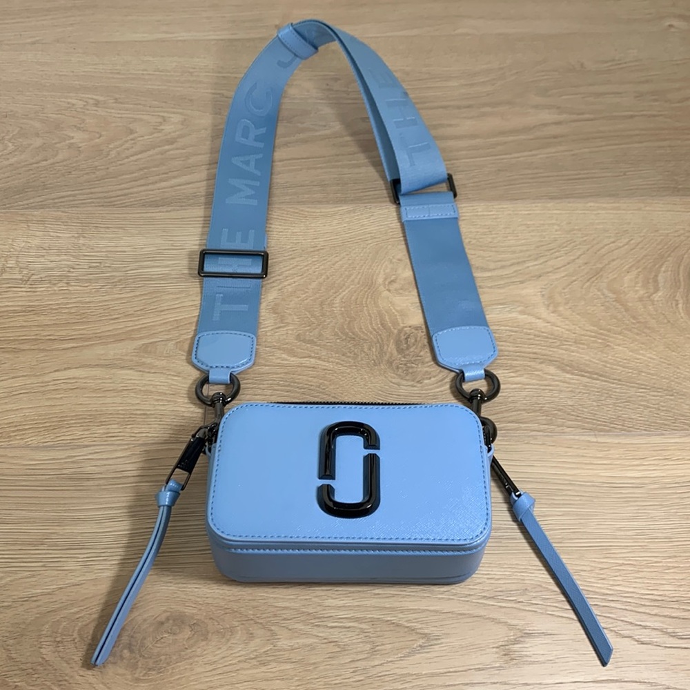 Marc Jacobs DTM Snapshot bag in dreamy blue.